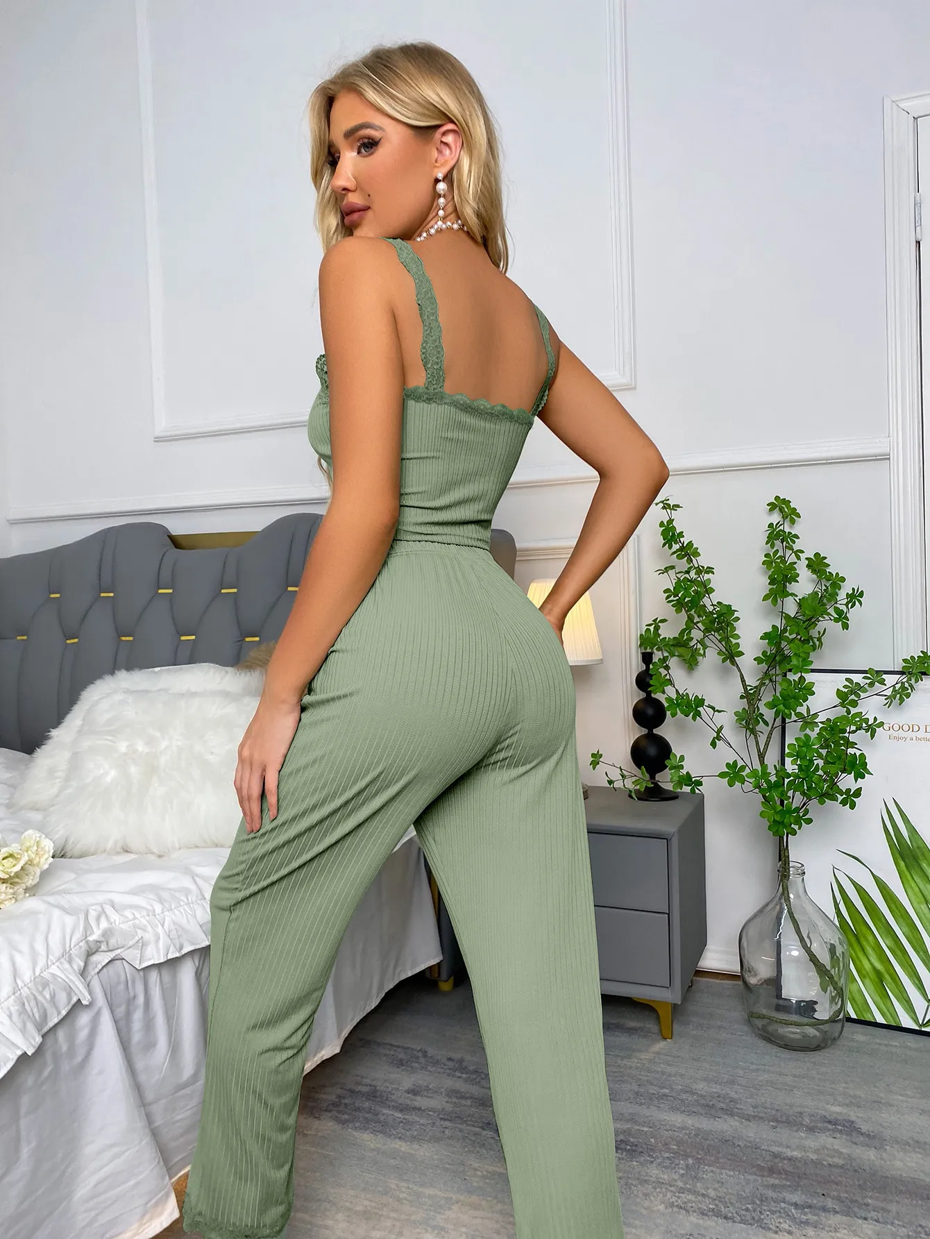 Relaxed Beauty - YourWorldFashion